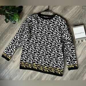 Vintage cheetah/leopard/animal print crewneck sweater w contrasting yellow trim.